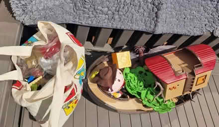 Photo of free Tiny lego and boat with a few toyss in (Lower Stondon SG16) #1