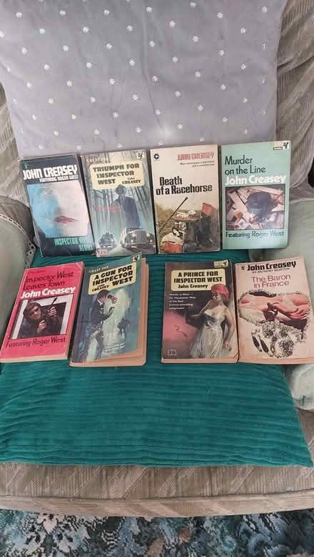 Photo of free (pack 5) x8 John Creasey books (dorset BH12) #1