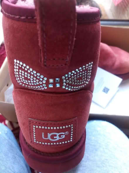 Photo of free UGGs boots size 5 to 6 genuine (Bd47jf) #1
