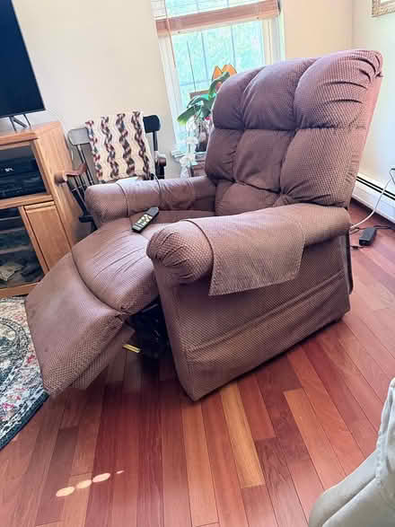 Photo of free Fully reclining lift chair (downtown area Ridgewood NJ) #2