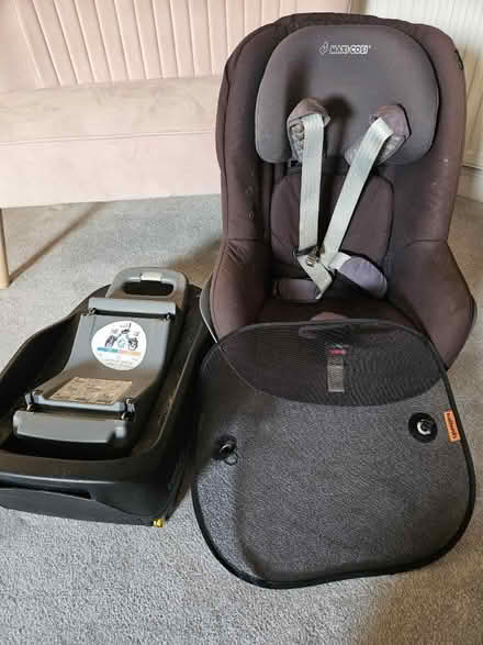Photo of free Maxi cosi isofix base&car seat (Baildon BD17) #1