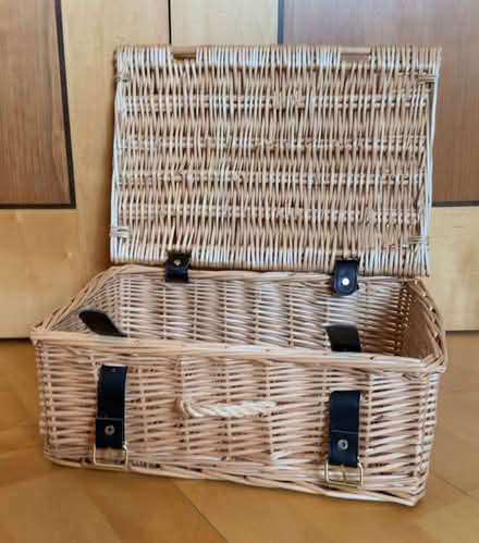Photo of free Small Wicker Basket with Lid (Clerkenwell WC1X) #1