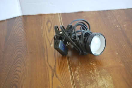 Photo of free Clip Lamp (gatineau ave & de bourgogne st) #1