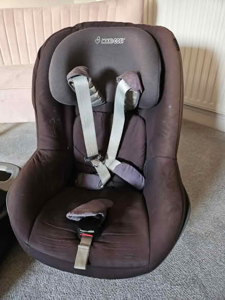 Photo of free Maxi cosi isofix base&car seat (Baildon BD17) #2