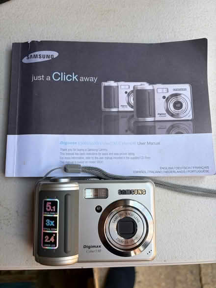 Photo of free Samsung Compact Digital Camera (Stanford SS17) #3