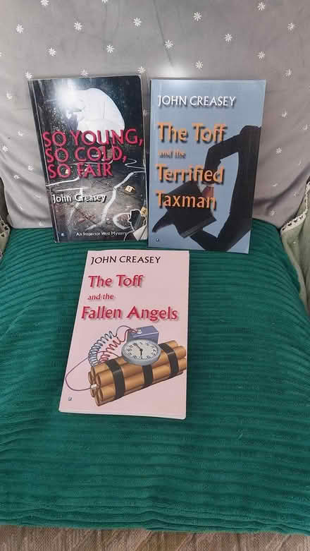 Photo of free (pack 1) x3 John Creasey books (dorset BH12) #1