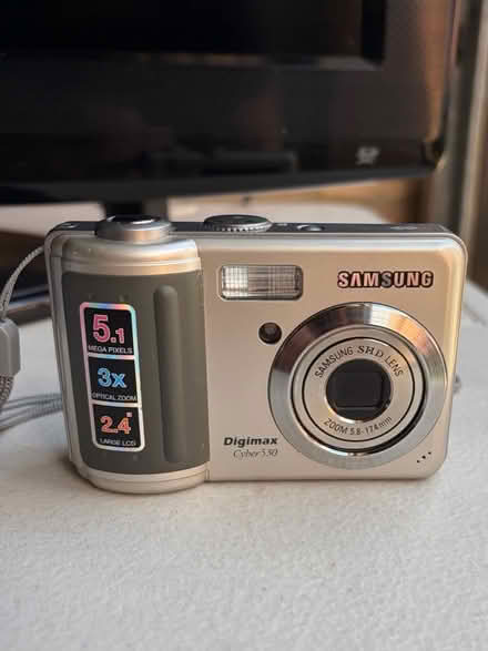 Photo of free Samsung Compact Digital Camera (Stanford SS17) #1