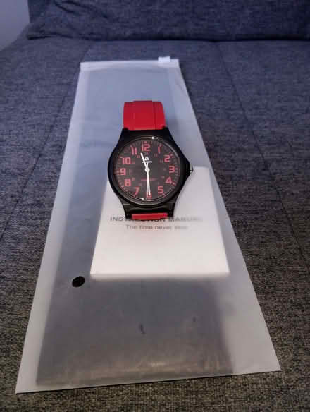 Photo of free Mens almost new wrist watch (Heacham PE31) #3