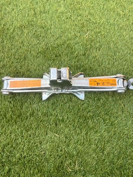 Photo of free Car jack (KT9 Chessington) #2