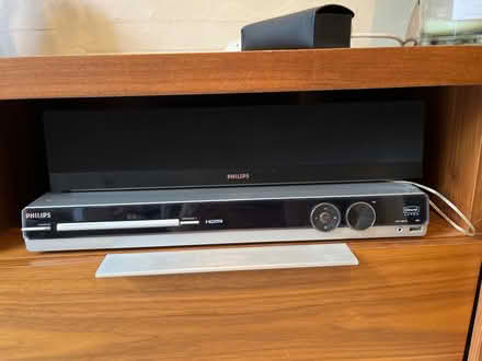 Photo of free Philips 5.1 speakers and nonfunctioning dvd player (Upper Holloway N19) #1