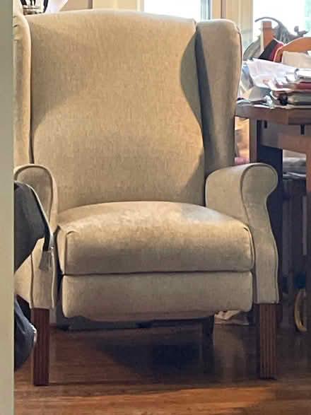 Photo of free Queen Ann manual recliner (682 shore rd Severna park md) #1