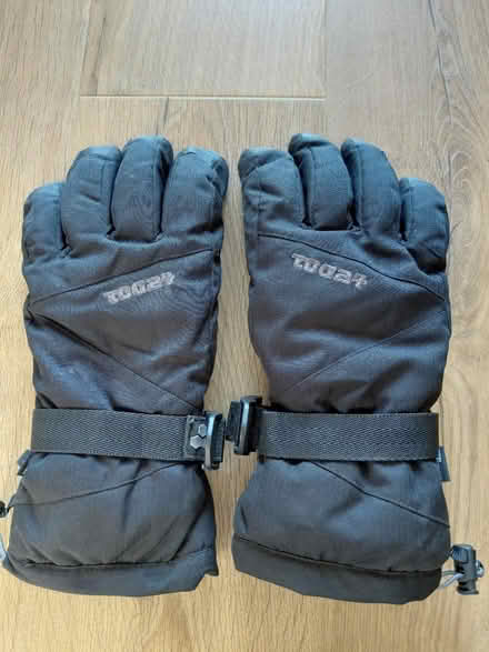 Photo of free Ski Gloves (Knightsfield Welwyn Garden AL8) #1