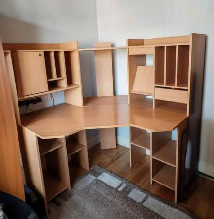 Photo of free multi-functional corner workstation (Oakley RG23) #1