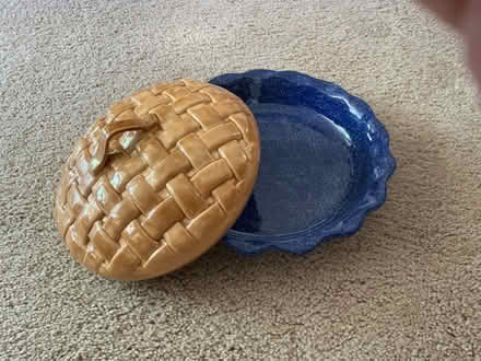 Photo of free Ceramic Pie Carrier (Lucas Valley) #1