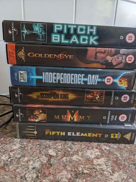 Photo of free VCR PLAYER, movie tapes to match (Garston WD25) #4