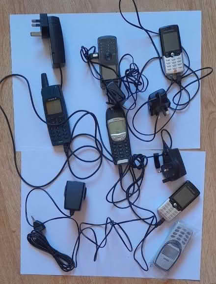Photo of free Box Of Old Mobile Phones (Heaton BD9) #4