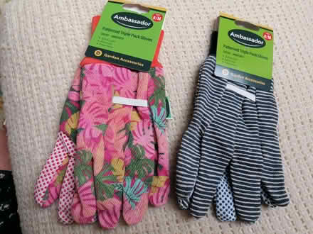 Photo of free Light, brand new gardening gloves (Kendal LA9) #1