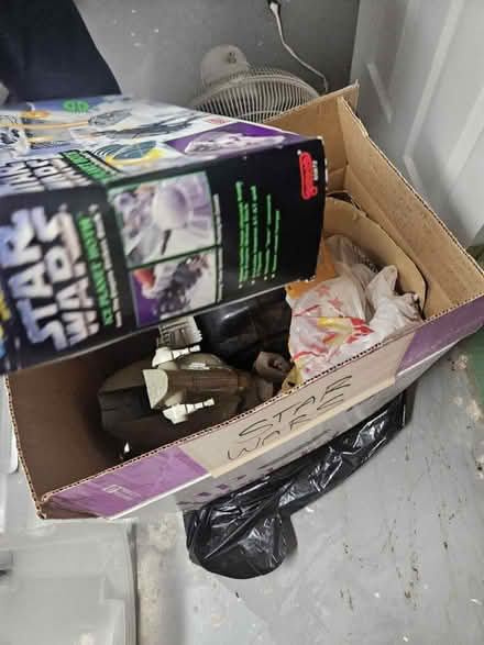Photo of free Star Wars collectible toys (L2m7v6) #1