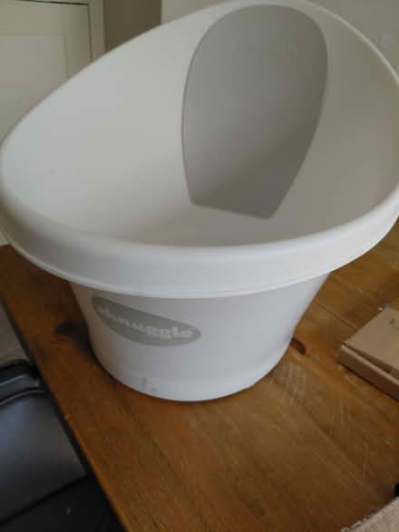 Photo of free Baby Bath (Knightsfield Welwyn Garden AL8) #1
