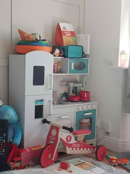 Photo of free Play Kitchen (S12 Frechville) #1