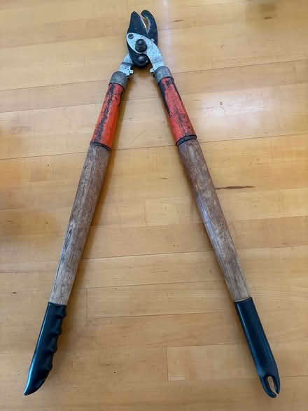 Photo of free 25” by-pass style LOPPERS (San Carlos-El Camino near Hull) #1