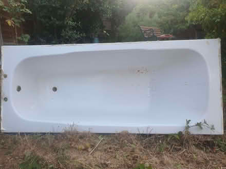 Photo of free White bath (Peacehaven BN10) #2