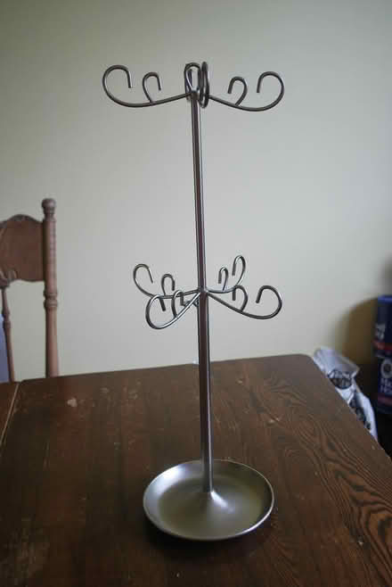 Photo of free Jewelry Stand, short & long necklac (gatineau ave & de bourgogne st) #1