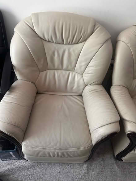 Photo of free sofa (EN10 6fp) #2