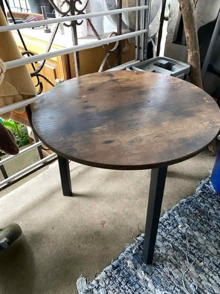Photo of free Small table (Glenolden 19036) #1