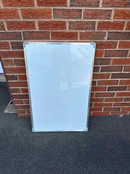 Photo of free White board (Handbridge CH4) #1