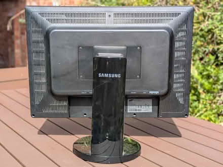 Photo of free Samsung 22.5" Monitor (Earlsdon CV5) #4