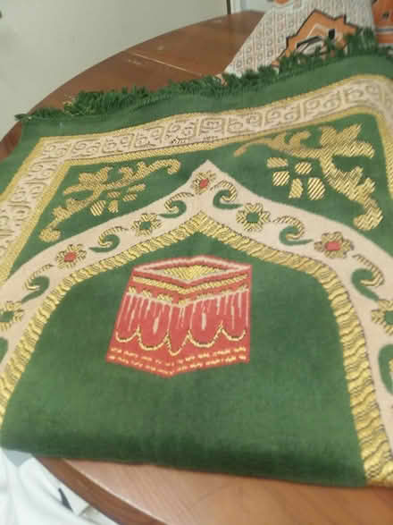 Photo of free 2 rugs might be praying large mats (Bd47jf) #2