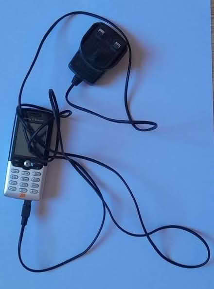 Photo of free Box Of Old Mobile Phones (Heaton BD9) #1