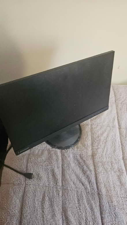 Photo of free Cracked screen LENOVO - D22e-20 Full HD 21.5" VA LCD Monitor (Cheshunt EN8) #1