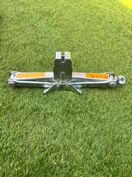 Photo of free Car jack (KT9 Chessington) #1