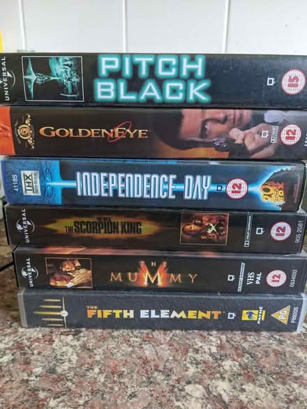 Photo of free VCR PLAYER, movie tapes to match (Garston WD25) #3
