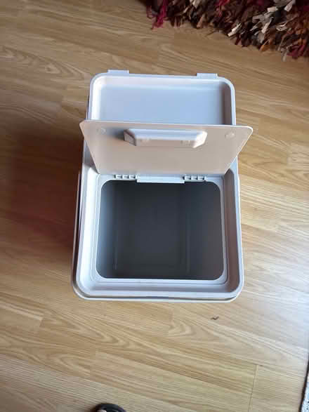 Photo of free Box (Bowes Park N13) #2