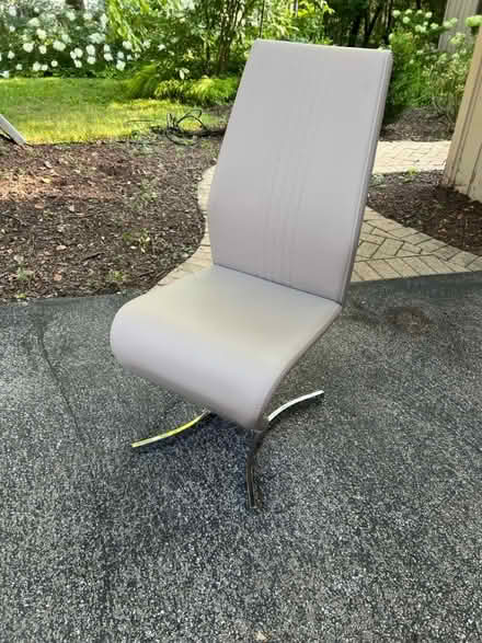 Photo of free fancy narrow chair (83rd & Mendingwall) #1