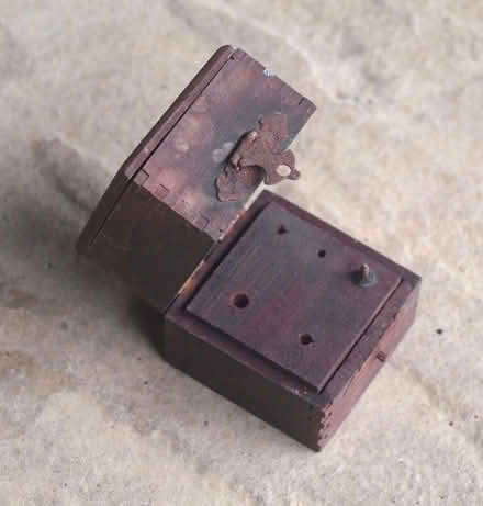 Photo of free tiny antique wood box (Oakwood LS8) #1