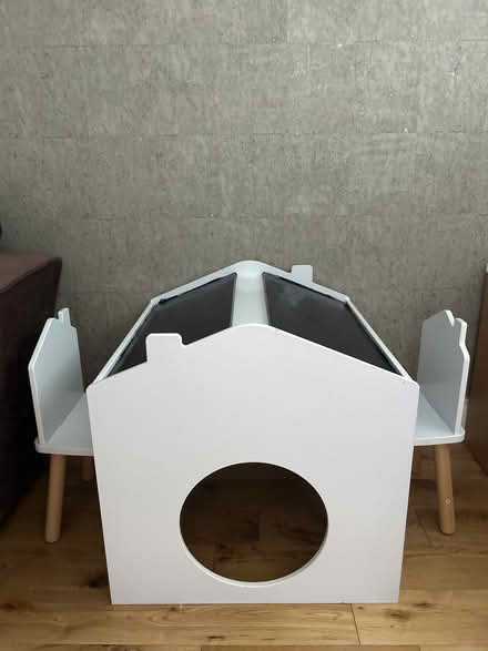 Photo of free Child desk and chairs (Elderslie PA2) #1