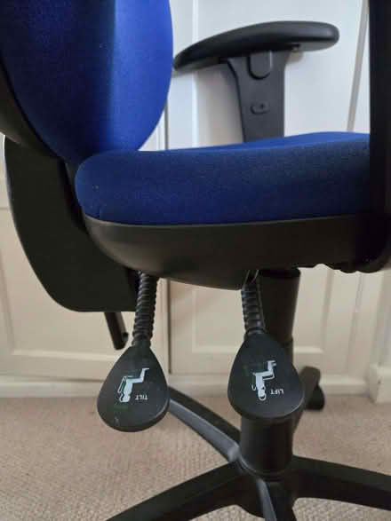 Photo of free Blue adjustable office chair (Bozeat NN29) #2