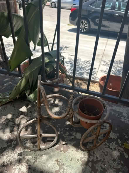 Photo of free Pot Stand (Atwater Village) #1