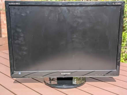 Photo of free Samsung 22.5" Monitor (Earlsdon CV5) #1