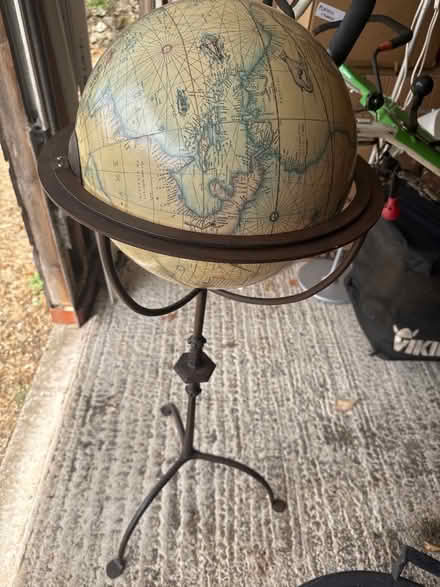 Photo of free Globe on stand (BA12 6PE) #1