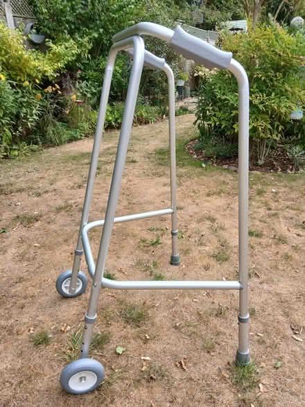 Photo of free Walking frame (Barlestone CV13) #1