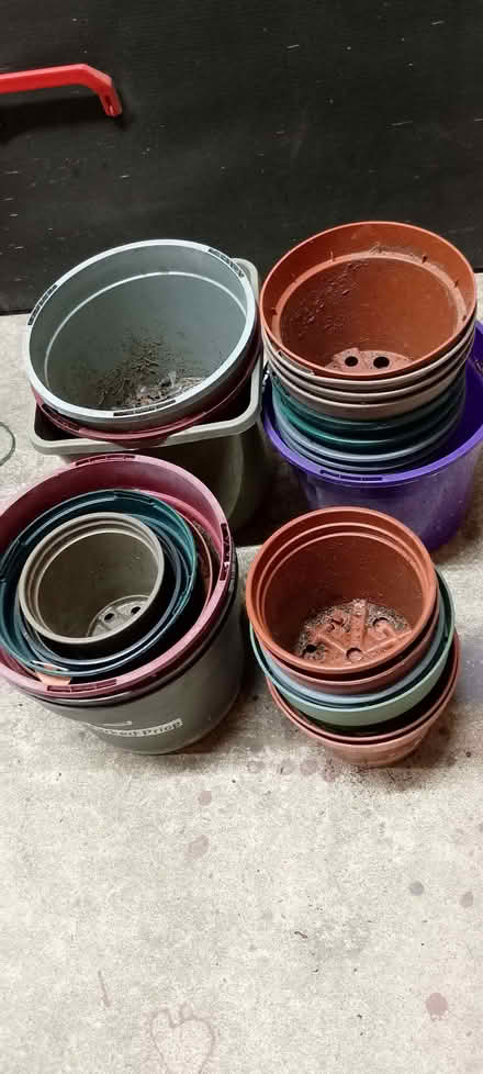 Photo of free Flower pots (Emmbrook RG41) #1