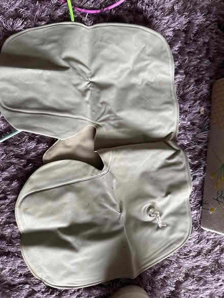 Photo of free inflatable travel pillow (Ashford TW15) #2