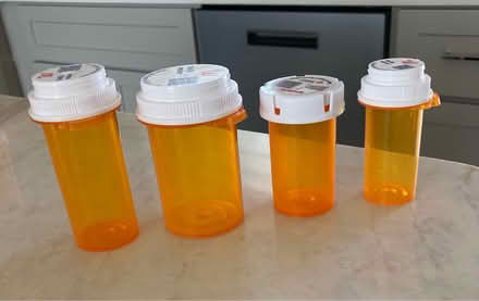 Photo of free 20 plastic pill bottles (OIB) #1
