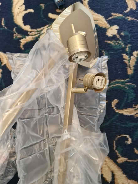 Photo of free Light fitting (Bloomfield BA2) #1