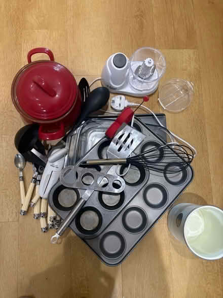Photo of free Assorted kitchen things (Walkley S6) #1